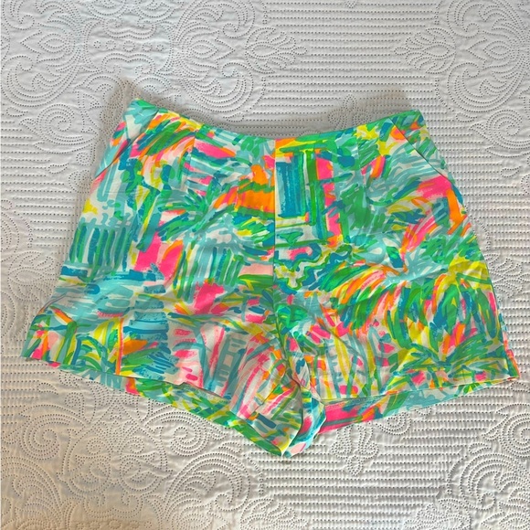 Lilly Pulitzer shorts sea salt and sand size 8 zip back side pockets